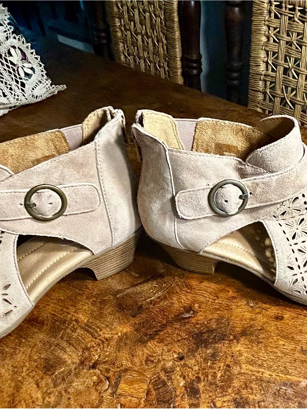 Women’s Beige Leather Buckle Zip Ankle Fashion Boots Size 11 by Earth - Picture 6 of 11